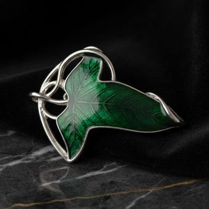 Elven Leaf Enamel Pin – weeding Ivy Leaf Brooch, Arwen Cape Clasp, Lorien Gift, EvenStar Elf Jewelry for Jacket