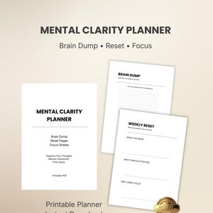 Puede incluir: Un planificador de claridad mental blanco con el texto "Mental Clarity Planner" y las frases "Brain Dump, Reset Pages, Focus Sheets". El planificador incluye páginas para organizar pensamientos y reducir la sobrecarga. También se ven las palabras "Printable Planner Instant Download".