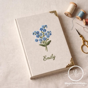 Broderad anteckningsbok med eget namn, estetisk blå förgätmigej-stil, blommigt namnkonst, unik minnes- eller examenspresent