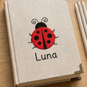 Quaderno personalizzato con nome ricamato a forma di coccinella, libro dei ricordi con un simpatico design a insetti, regalo fatto a mano per ragazze