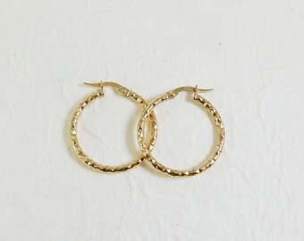Large 25mm hammered 14Kt yellow gold hoops earrings. Dainty 14kt yellow gold hoop earrings. 14kt  earrings. 14kt texture elegant earring