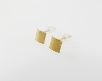 14kt  solid real Gold square earrings. Tiny Gold square earrings. Modern  stud. minimalist square studs. boho gold earrings.