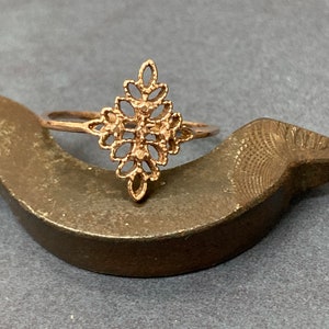 14kt solid rose gold Floral ring. Leaves gold ring. Filigree ring. dainty gold ring. gift for her. gold jewelry.14kt solid gold rose ring