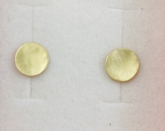 14K gold hammered matte stud earrings. gold round earrings. gold earrings. circle studs. 8 mm gold earrings. gift for her. 14k earrings