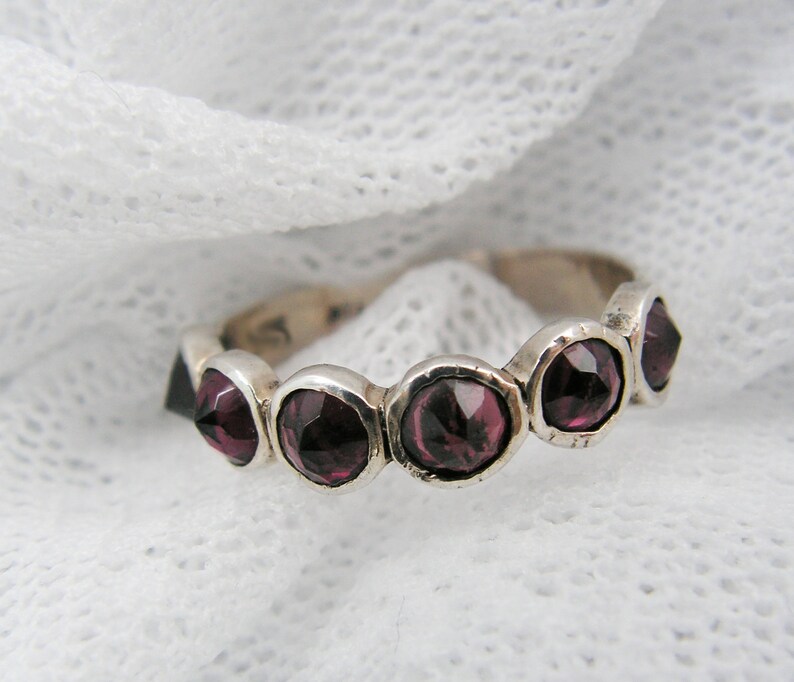 Sterling silver ring. Garnet ring. Natural Garnet spikes ring. Silver ring. Garnet silver ring. Silver garnet ring. sr-9531-587 image 3