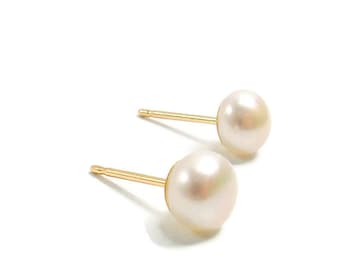 Pearl stud. Solid 14k gold 4mm pearls stud earrings. Post pearl earrings. Gold stud earrings. Pearl jewelry. Romantic. Bridal earrings.