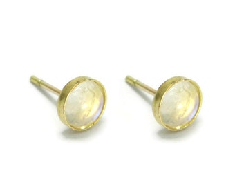Moonstone gold earrings. 14k gold earrings. 6mm Moonstone post earrings. Moonstone stud earrings. Moonstone earrings. Moonstone jewelry