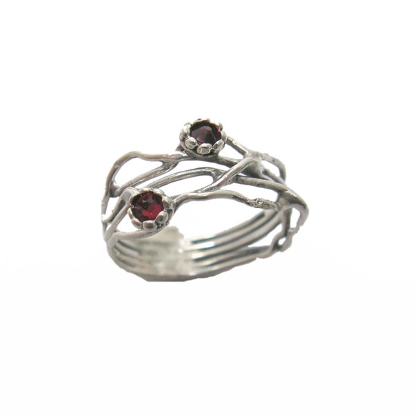 Anello in argento con cristalli. Anello in argento con cristallo rosso. Anello in argento sterling. Design ad anello organico. Anello di ramo. Gioielli di cristallo. (sr-9906-1296-1547)