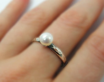 PEARL STERLING silver ring. gift ideas, anniversary gift. gift  for her, romantic gifts. boho ring . pearl round ring. silver pearl ring