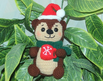 Schema amigurumi per lontra all'uncinetto natalizia • Peluche natalizio con tazza (PDF)