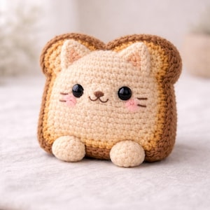 Patrón de crochet del gato Butters the Toast (PDF) • Animal de comida amigurumi • Juguete de peluche para principiantes