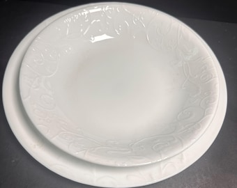 Platos llanos, platos de ensalada y fuente para servir Corelle Cherish con relieve. Redondos. Nuevos. Hechos en EE. UU.