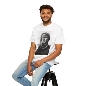 French Iconic Smoking Brigitte Bardot Unisex T-shirt, Vintage Retro Tee, Gift for Him, Gift for Her, Fashion Shirt, Stylish Top imagem 8