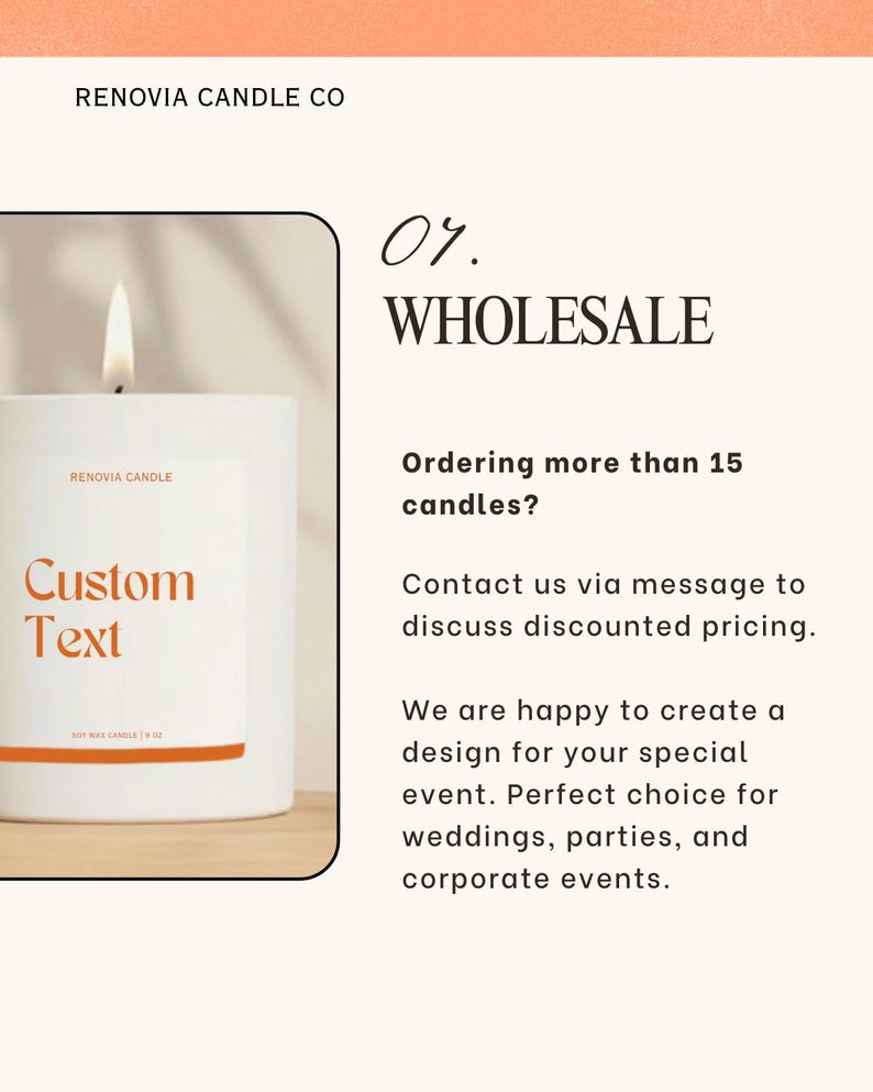Op de afbeelding: Een brandende witte sojawas kaars met de tekst "Custom Text" in oranje. De kaars is gelabeld "RENOVIA CANDLE" en weegt 255 gram. De afbeelding bevat ook de tekst "WHOLESALE".