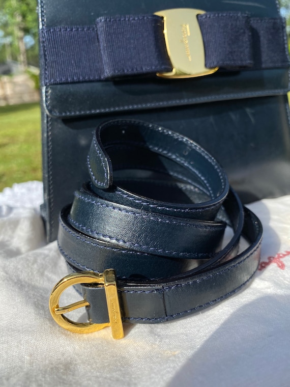 Salvatore Ferragamo バッグ 紺 フェラガモヴァラ チェーン 紺 ゴールド金具 レディース カーフ