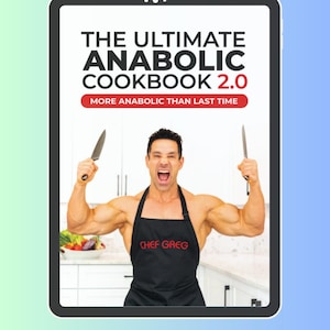 Puede incluir: Una tableta digital muestra "THE ULTIMATE ANABOLIC COOKBOOK 2.0" con un hombre musculoso sosteniendo cuchillos. El hombre lleva un delantal negro con "CHEF GREG" en rojo. También se ve el texto "MORE ANABOLIC THAN LAST TIME". El texto inferior dice "¡Tu próxima lectura favorita - descarga instantánea!"