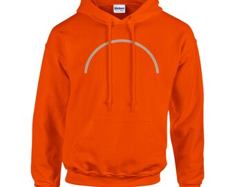 Sudadera con capucha «Listen Like You Might Be Wrong» – Sudadera con capucha minimalista naranja con estampado gráfico – Gildan 18500 Heavy Blend – Sudadera unisex de estilo urbano