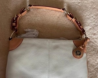 NWOT Dooney & Bourke White Pebble Leather Shoulder Bag Tan Trim Classic Chic