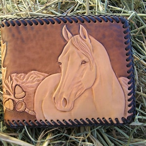 Cartera de Hombre en Piel con Caballo y Hojas de Roble