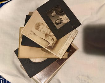 9 fotografías en blanco y negro de personas