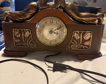 Vintage Mastercrafters Sessions Art Deco Mantle Wooden Clock~Kissing Couple. No key to set it. Trying to find one