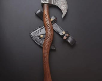 Hacha artesanal de acero de Damasco con mango de palisandro grabado. Regalo de aniversario o Navidad personalizado.
