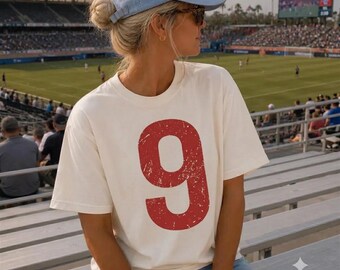Camiseta de fútbol Comfort Colors con número personalizado, camiseta de jugador personalizada, número estilo universitario desgastado, camiseta para el día del partido, artículos deportivos personalizados