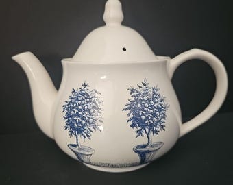 Mason's Blue/White Topiary Tree Teapot Crabtree and Evelyn London 5.25 inches - B10
