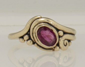 Bague rubis en or 14 carats 7 x 5 mm, taille 7 3/4, bijoux artisanaux uniques fabriqués aux États-Unis avec livraison gratuite ! *La pierre n'est pas encore posée*