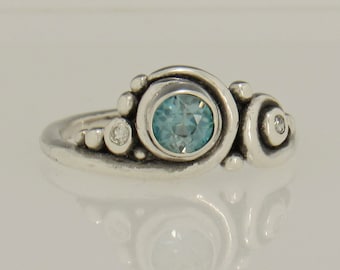 Anillo de diamantes y circonita azul de 5 mm de plata de ley, anillo artesanal hecho a mano con conjunto de bisel único en su tipo, fabricado en los EE. UU. con envío gratuito.