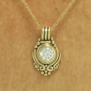 14k Yellow Gold Pendant with 8 mm Round Moissanite, 1.60 ct. 18 Gold Chain One of a Kind Pendant Made in the USA with Free Shipping. immagine 6