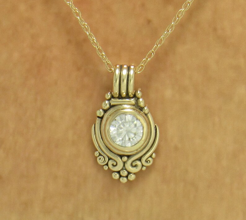 14k Yellow Gold Pendant with 8 mm Round Moissanite, 1.60 ct. 18 Gold Chain One of a Kind Pendant Made in the USA with Free Shipping. immagine 6