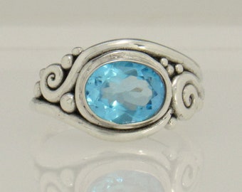 Anillo de topacio azul suizo de plata de ley de 10x8 mm, tamaño 9 1/4, anillo artesanal hecho a mano con conjunto de bisel único en su tipo, hecho en EE. UU. con envío gratuito.