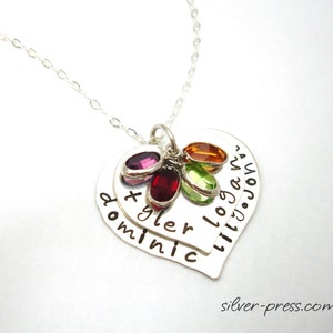 Collar Historia Personalizado MADRES Dos CORAZONES. Regalo estampado a mano de PLATA esterlina para su prensa de plata Envío gratis Mamá Nana Abuela