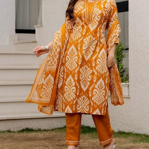 Conjunto de dupatta de pantalón kurti de algodón bordado amarillo, salwar kameez indio imagen 6