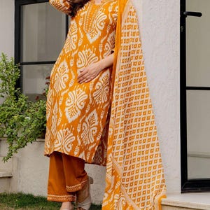 Conjunto de dupatta de pantalón kurti de algodón bordado amarillo, salwar kameez indio imagen 3