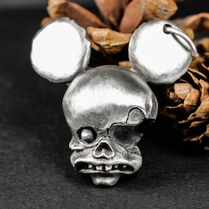 Collier tête de mort en argent avec oreilles de Mickey : pendentif tête de mort gothique, bijoux commémoratifs Disney.