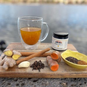 ImmuniTea: een instanttheepoedermix van gember, kurkuma, kaneel, zwarte peper, knoflook, kruidnagel en cayennepeper.