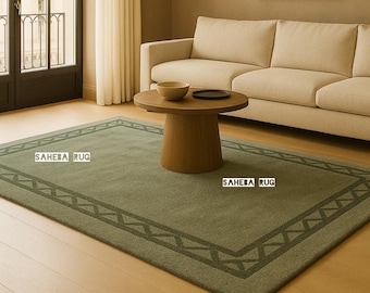 Salviagrön ullmatta | Handtuftad geometrisk kant, skandinavisk stil
