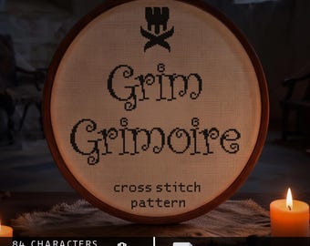 Op de afbeelding: Een ronde houten borduurring met een kruissteekpatroon op witte stof. Het ontwerp bevat een zwart icoon boven de tekst Grim Grimoire en de woorden cross stitch pattern. De tekst onderaan vermeldt 84 characters.