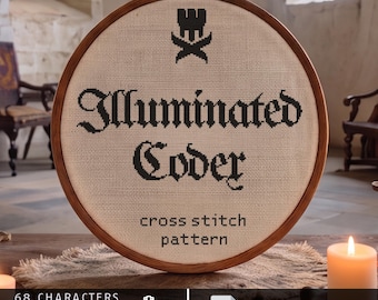 Op de afbeelding: Een ronde houten borduurring met een kruissteekpatroon op beige stof. Het ontwerp toont een zwart kasteelpictogram boven de tekst "Illuminated Coder" en "cross stitch pattern" in een gotisch lettertype. De tekst onderaan luidt 68 characters.