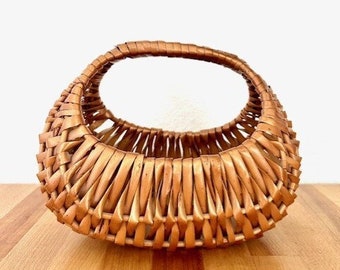 Small woven vintage basket with handle