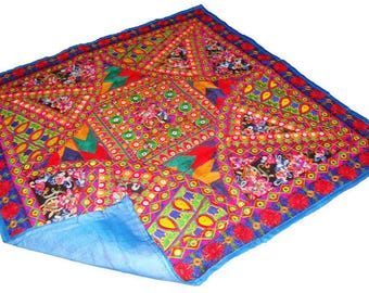 Nappe indienne bohème vintage en patchwork de sari, jet de chemin de table, broderie de perles à la main, art textile