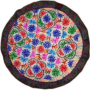 Vintage broderad gobeläng: Boho 81 cm rund duk, etnisk väggbonad för heminredning