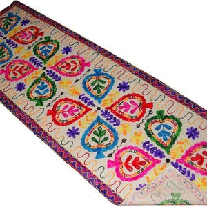 Tapiz de pared bordado indio bohemio: camino de mesa de arte popular, regalo de decoración para el hogar
