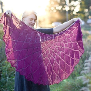 Dahlia  - pattern lace shawl knitting wool flower feminine merino yarn