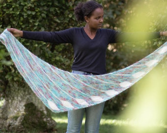 Anthela - pattern for a short-row garter stitch shawl with flower buds