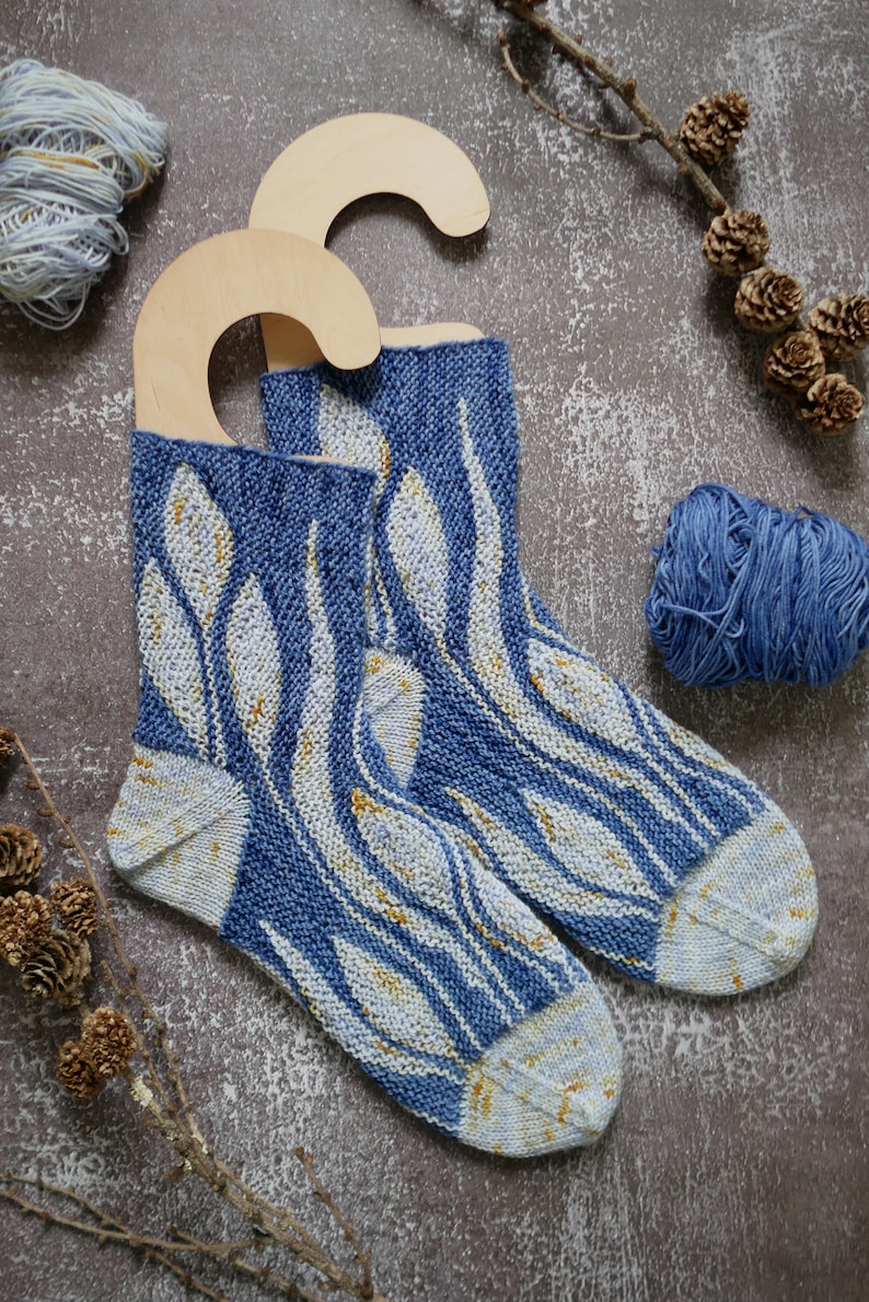 Simplicity Patterns Socks Elliptica - Pattern for Cozy Short-row Socks With a Leaf Pattern - Etsy