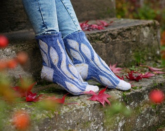 Elliptica - pattern for cozy short-row socks with a leaf pattern