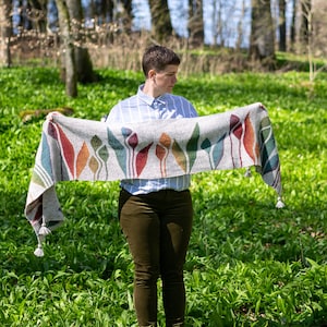 Ramson pattern for short-row garter stitch shawl with leaves image 1